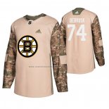 Camiseta Hockey Boston Bruins Jake Debrusk Veterans Day Camuflaje